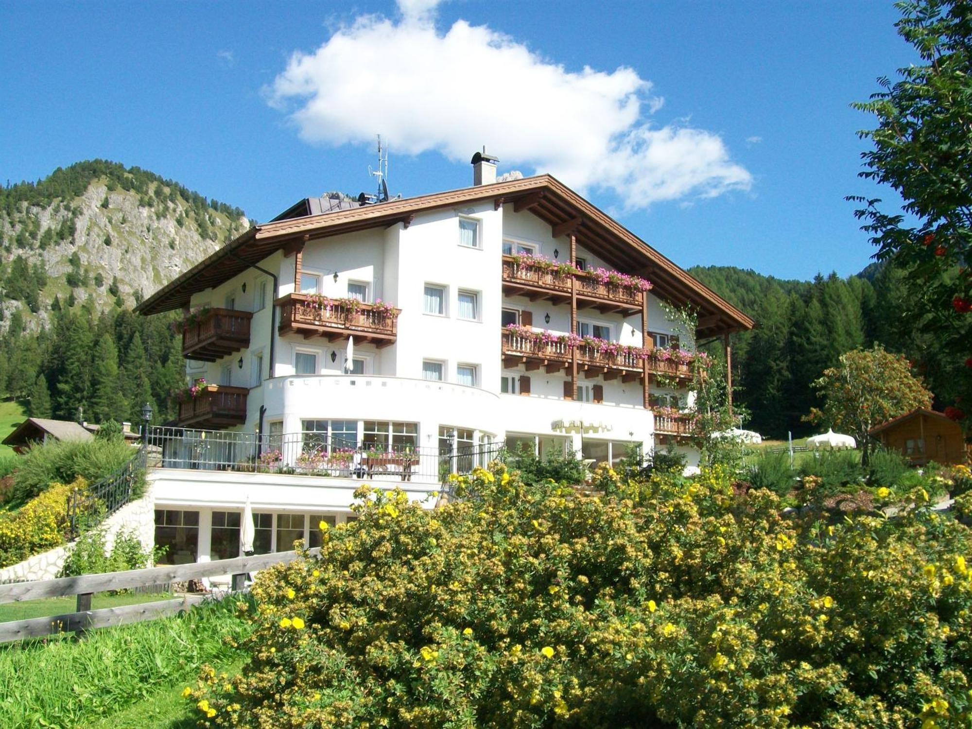 Garni Villa Erna Sëlva di Val Gardena Eksteriør billede