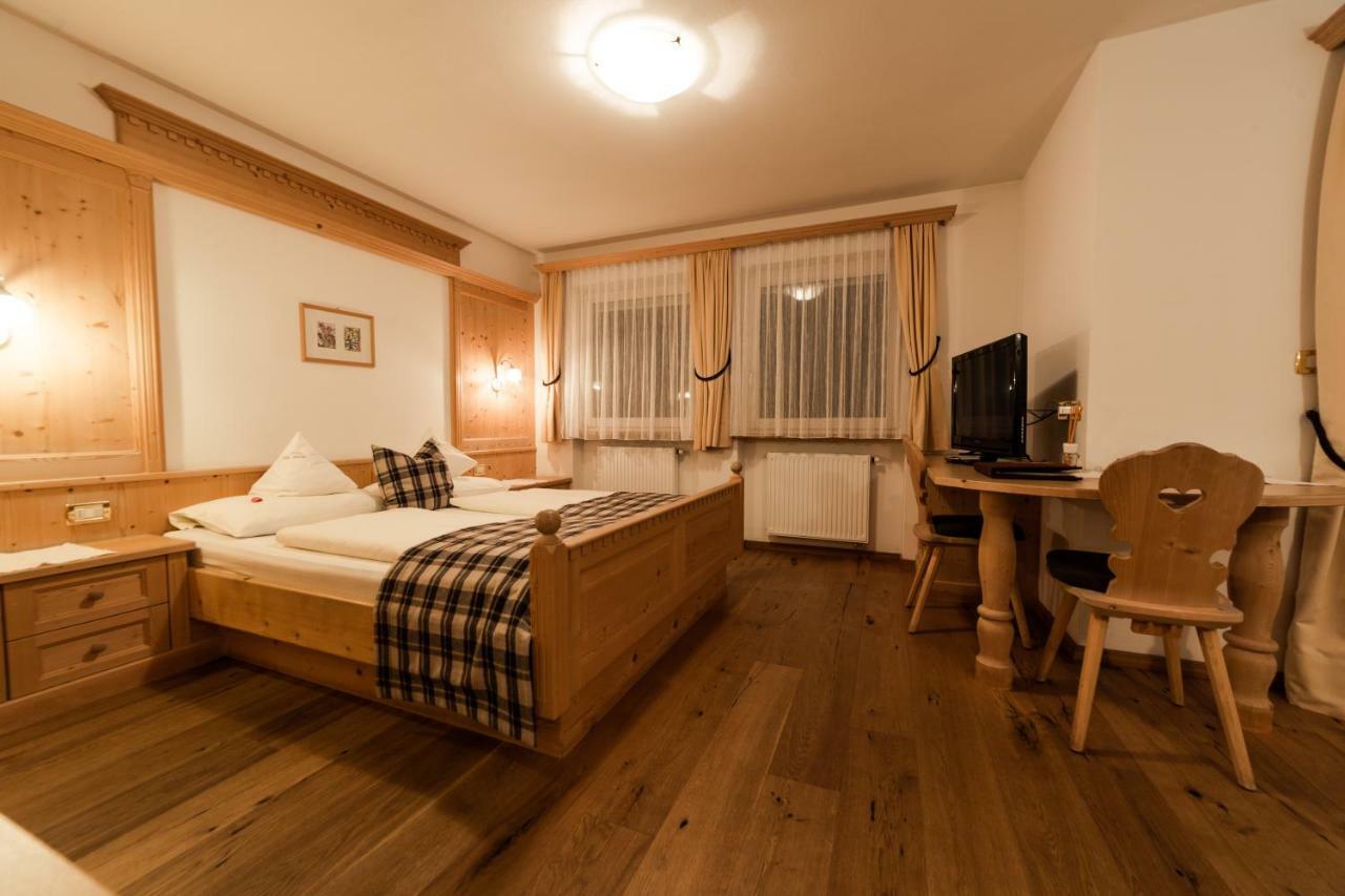 Garni Villa Erna Sëlva di Val Gardena Eksteriør billede