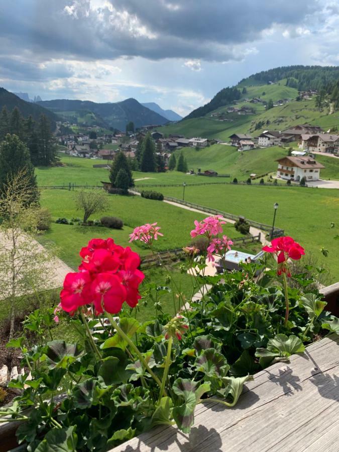 Garni Villa Erna Sëlva di Val Gardena Eksteriør billede